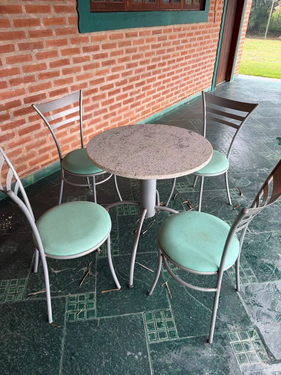 Mesinha de ferro varanda + 4 cadeiras - Foto 2