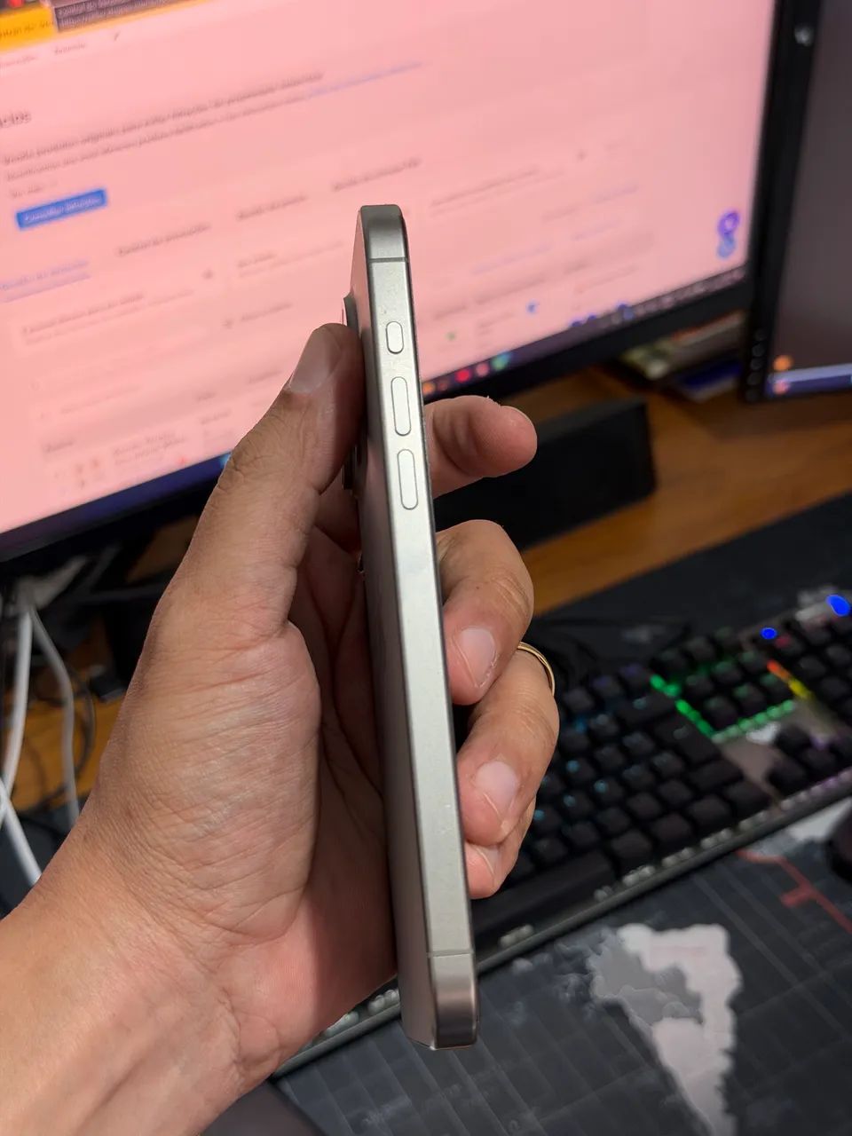 Iphone 15 Pro Max Semi Novo (Sem marcas de uso) - Foto 2