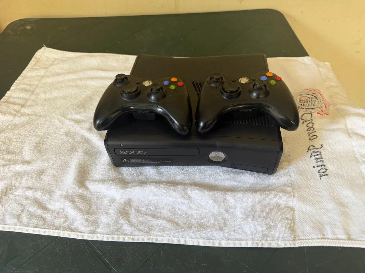 Xbox 360 Desbloqueado + HD com Jogos + Kinect + 2 Controles. - Foto 2