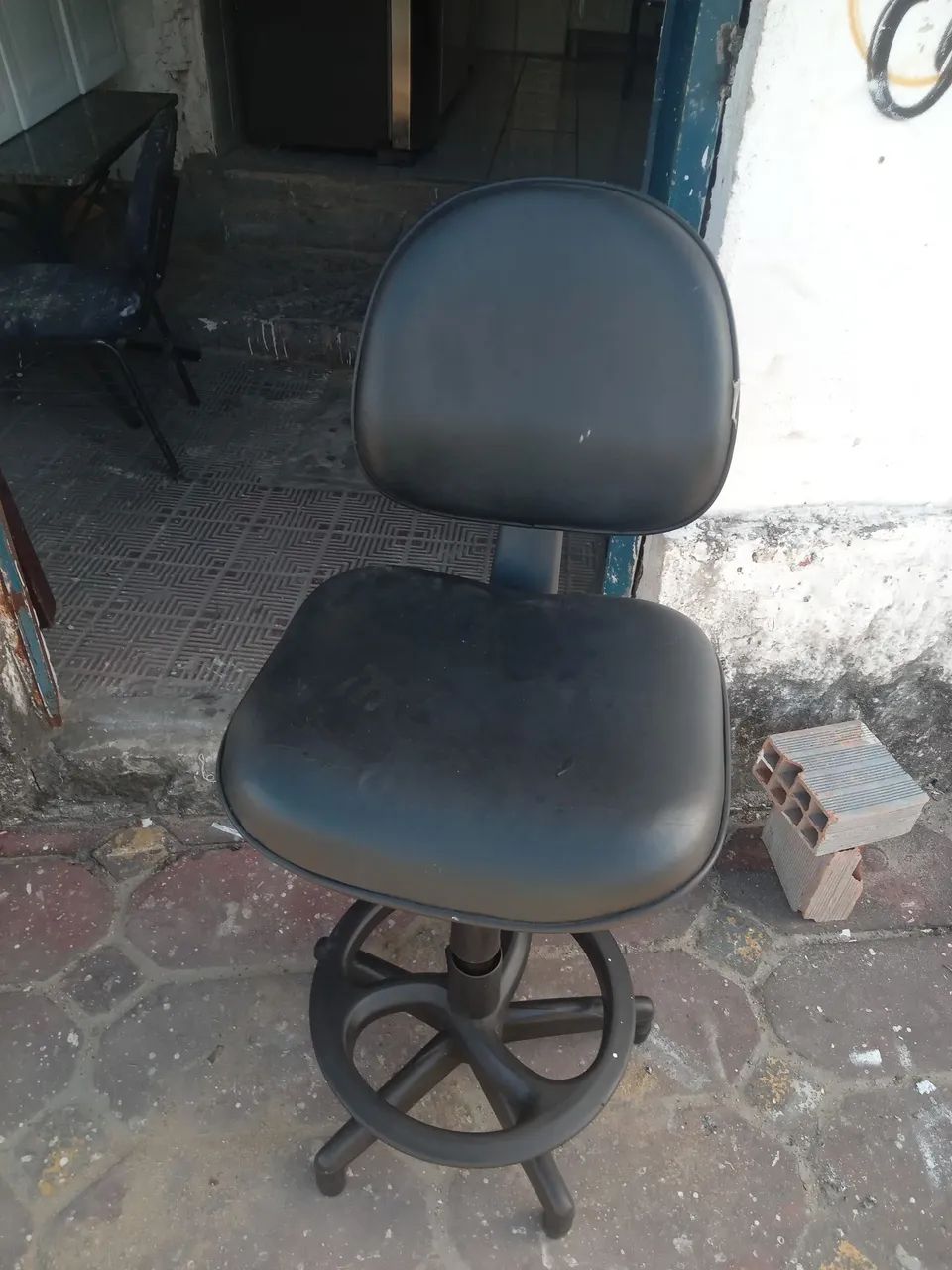 VENDO UMA CADEIRA PARA EßCRITORIO BOA  - Foto 3
