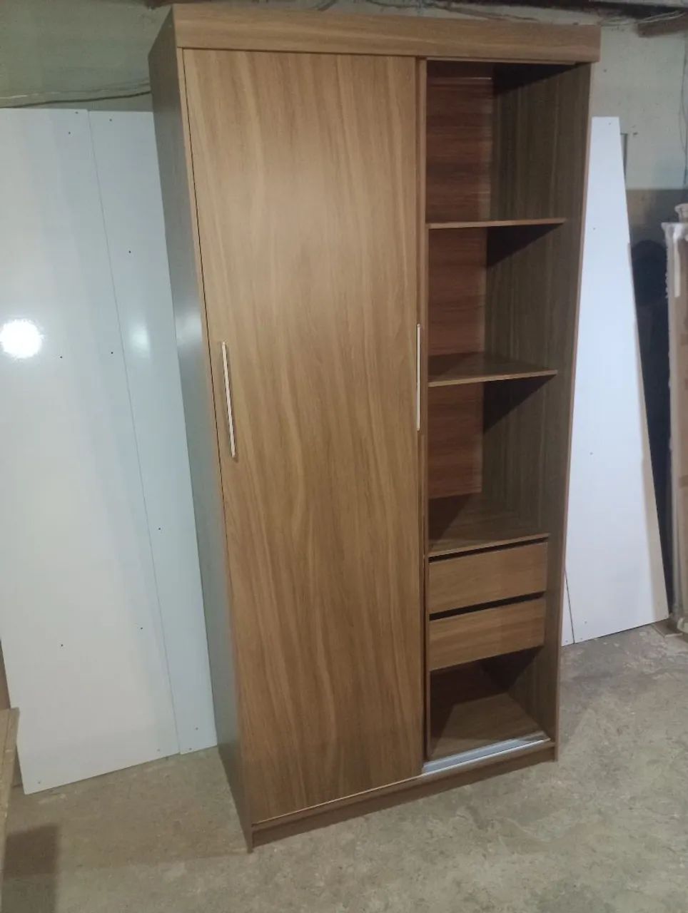 Guarda-roupa com duas portas de correr novo e reforçado - Foto 2