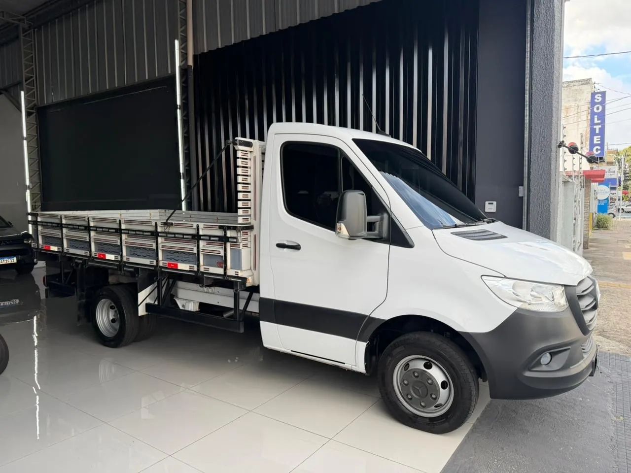 Caminhão Mercedes sprinter 517