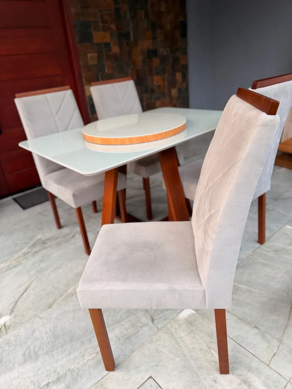 Mesa de Jantar Retangular com 4 Cadeiras Estofadas - Estado de Nova - Foto 5