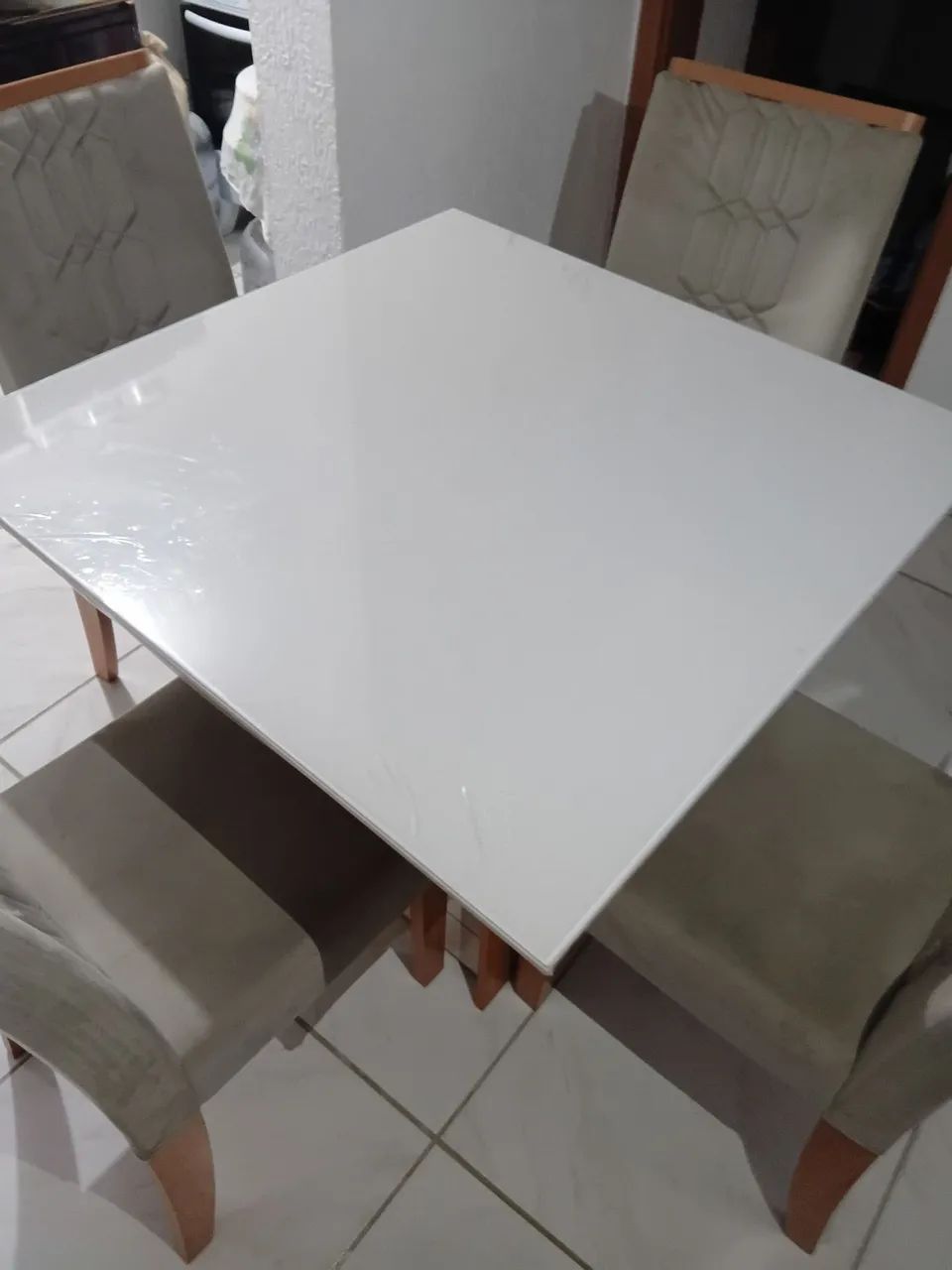 Mesa  4 cadeira tampo de vidro 