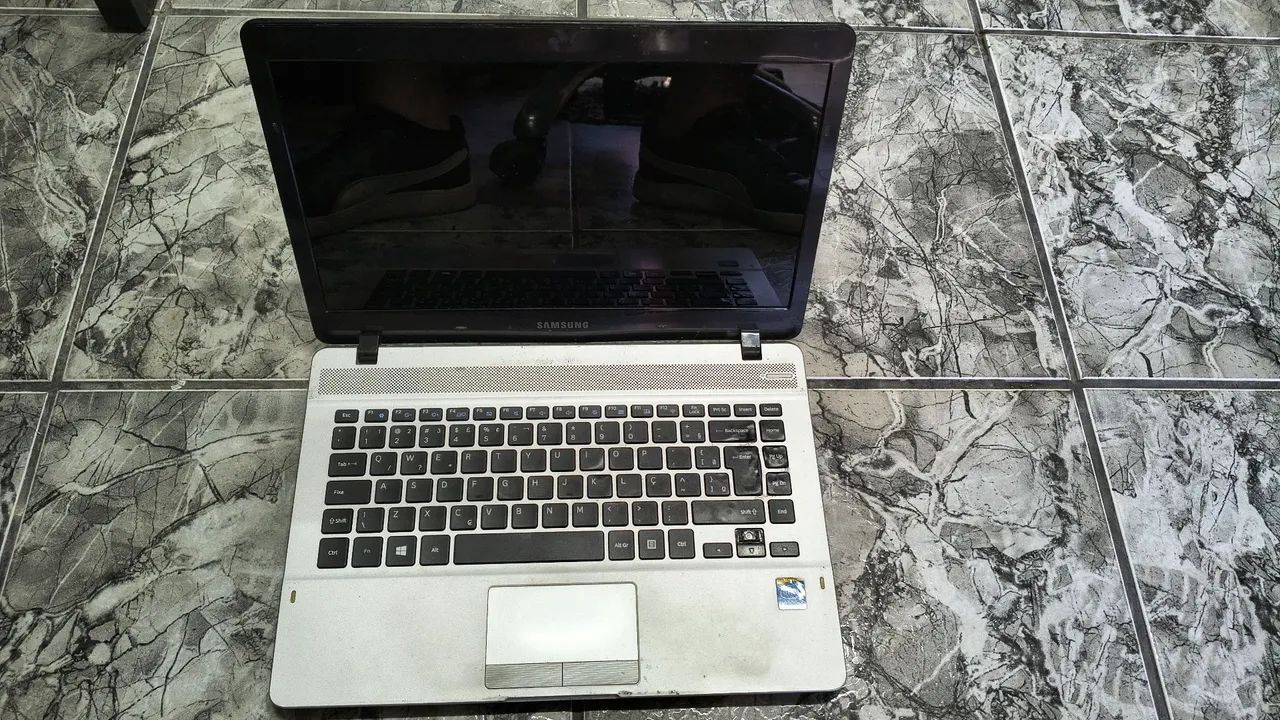 Notebook Samsung Celeron Modelo NP370E4K (Peças)