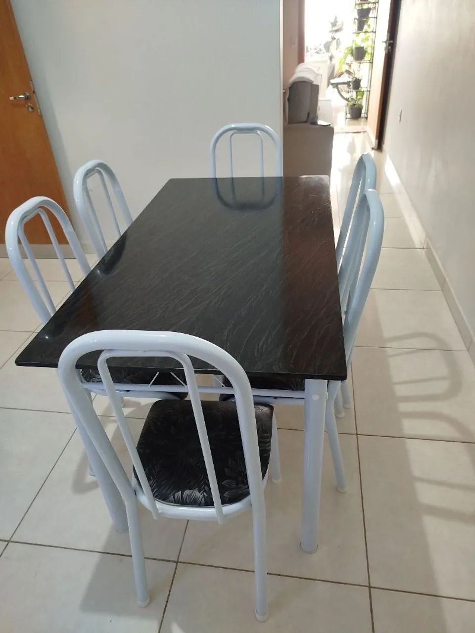 Mesa com seis cadeiras  - Foto 4