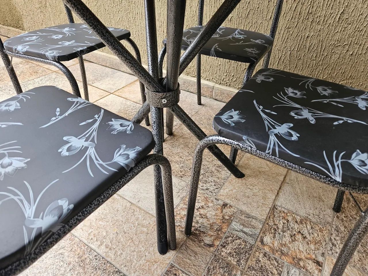 Mesa com 4 cadeiras, Entrego também!! - Foto 3