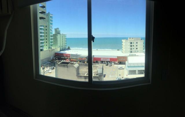 Apartamento a apenas 100 metros do mar em Meia Praia. 3 quartos e 3 vagas de garagem - Foto 3