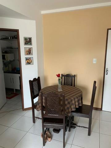 Apartamento mobiliado e decorado com excelente localização - Foto 9