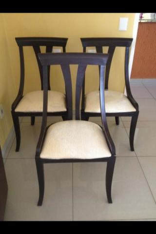 Conjunto com 06 cadeiras