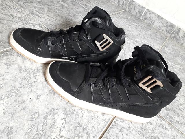 Tenis adidas cano medio