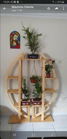 Estante de madeira para plantas - Foto 4