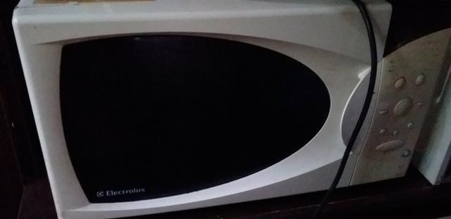 Vendo micro-ondas funcionando