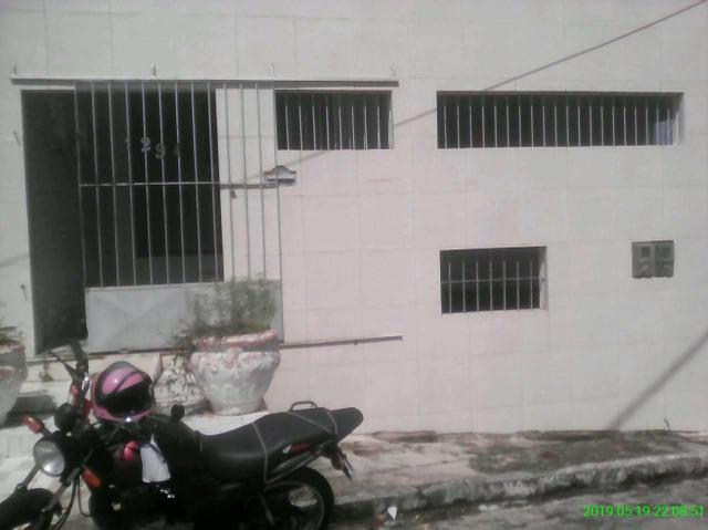 Alugo casa