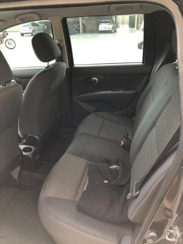 Nissan Livina - Espaçoso, discreto e potente - Foto 6