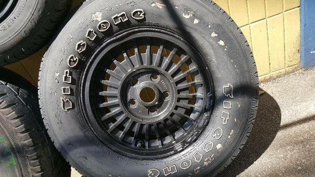 Pneu 225/70/14 com roda - Foto 2