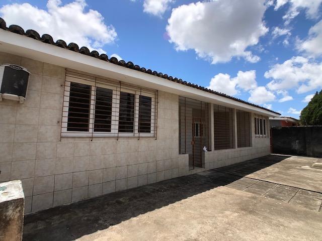 Casa no Cordeiro, 3 quartos, 2 suítes, 3 salas e 4 vagas