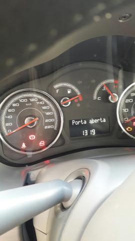 Vendo veículo Pálio 1.4 completo com placa Mercosul - Foto 2
