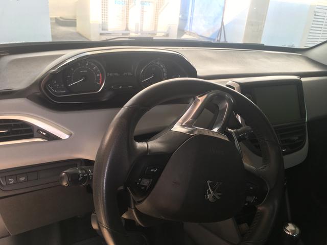 Peugeot 208 automático