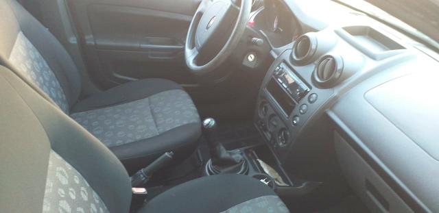 Fiesta hatch 1.0 completo