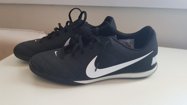 chuteira futsal nike tamanho 28