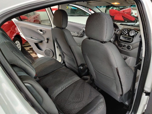 Fiat Palio atractive 1.4 Completo Ano 2014 com gnv ! - Foto 16