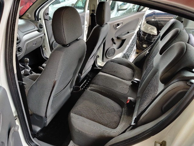 Fiat Palio atractive 1.4 Completo Ano 2014 com gnv ! - Foto 18