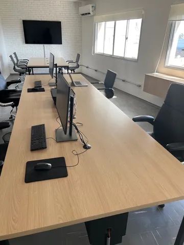Mesa de trabalho até 8 pessoas 124,5x380x77cm