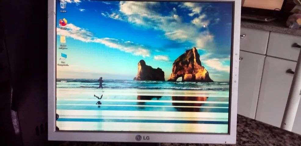 Monitor LG Flatron com defeito  - Foto 2