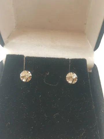 Aliança Em Platina E Brincos Em Ouro Branco E Brilhantes. - Foto 2