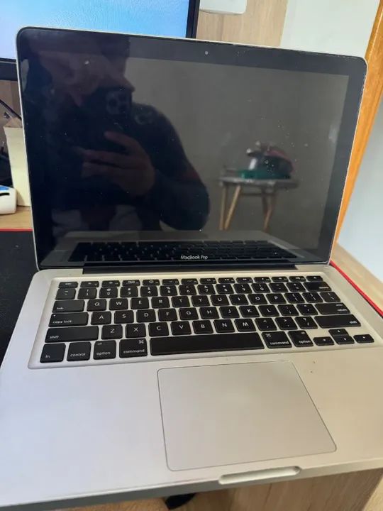 MAC BOOK PRO - APPLE