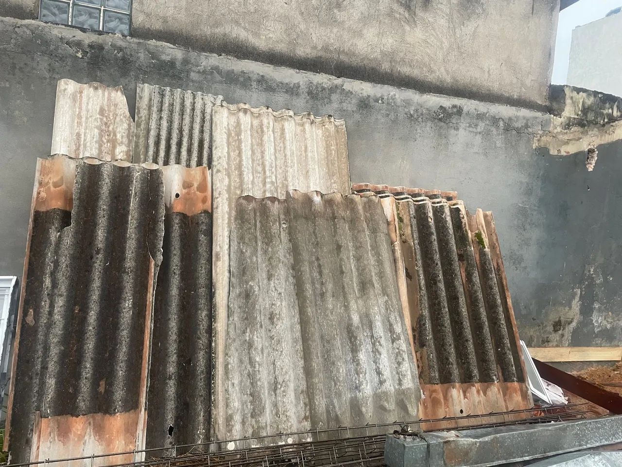 Vendo portão, porta, telhas vigotas - Foto 4