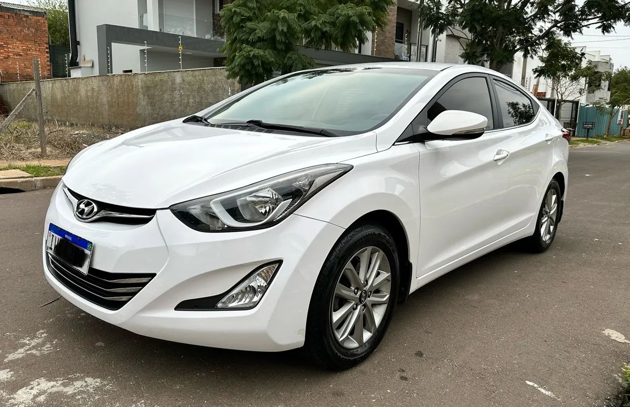 HYUNDAI ELANTRA 2015 Usados e Novos
