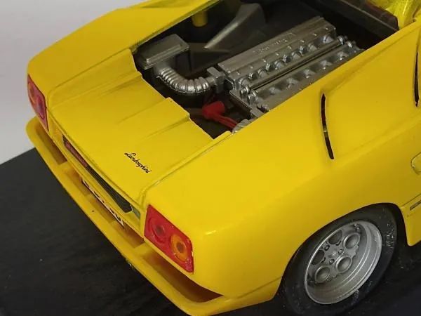 Miniatura Lamborghini Diablo 1990 Maisto 1/18 (com Base) - Foto 4