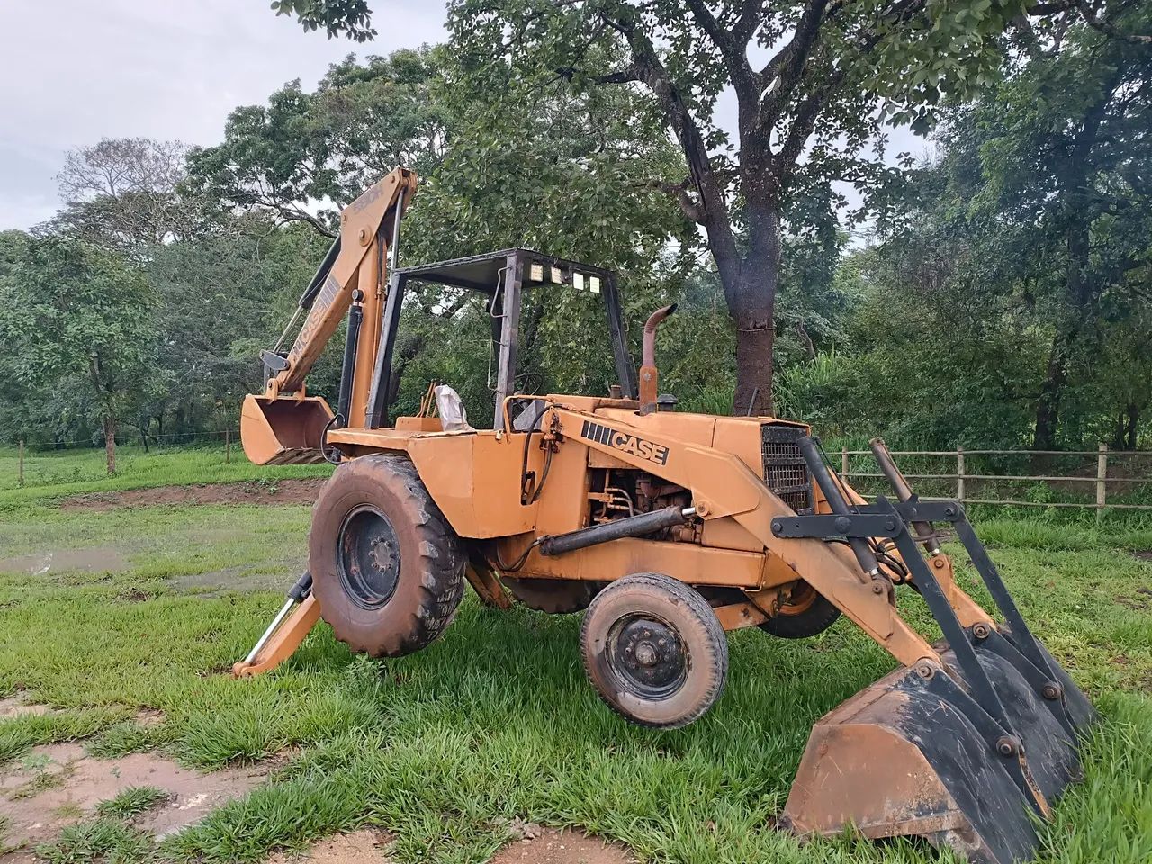 Trator Case 580 - Excelente estado - Foto 4