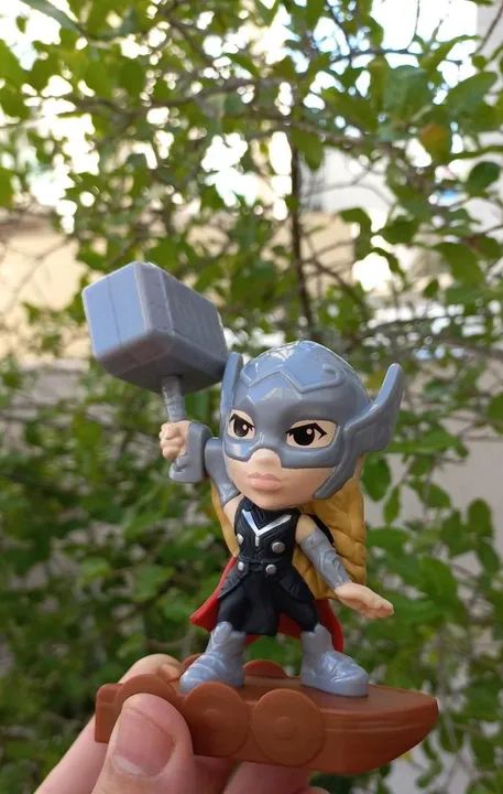 4 Miniaturas Marvel McDonalds -  Thor, Pantera Negra e Capitã Marvel - Foto 5