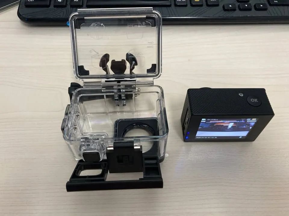 Câmera De Ação Apeman A79 4k/wifi/+ case à prova d'água 40M/2 bateria/+kit completo  - Foto 2