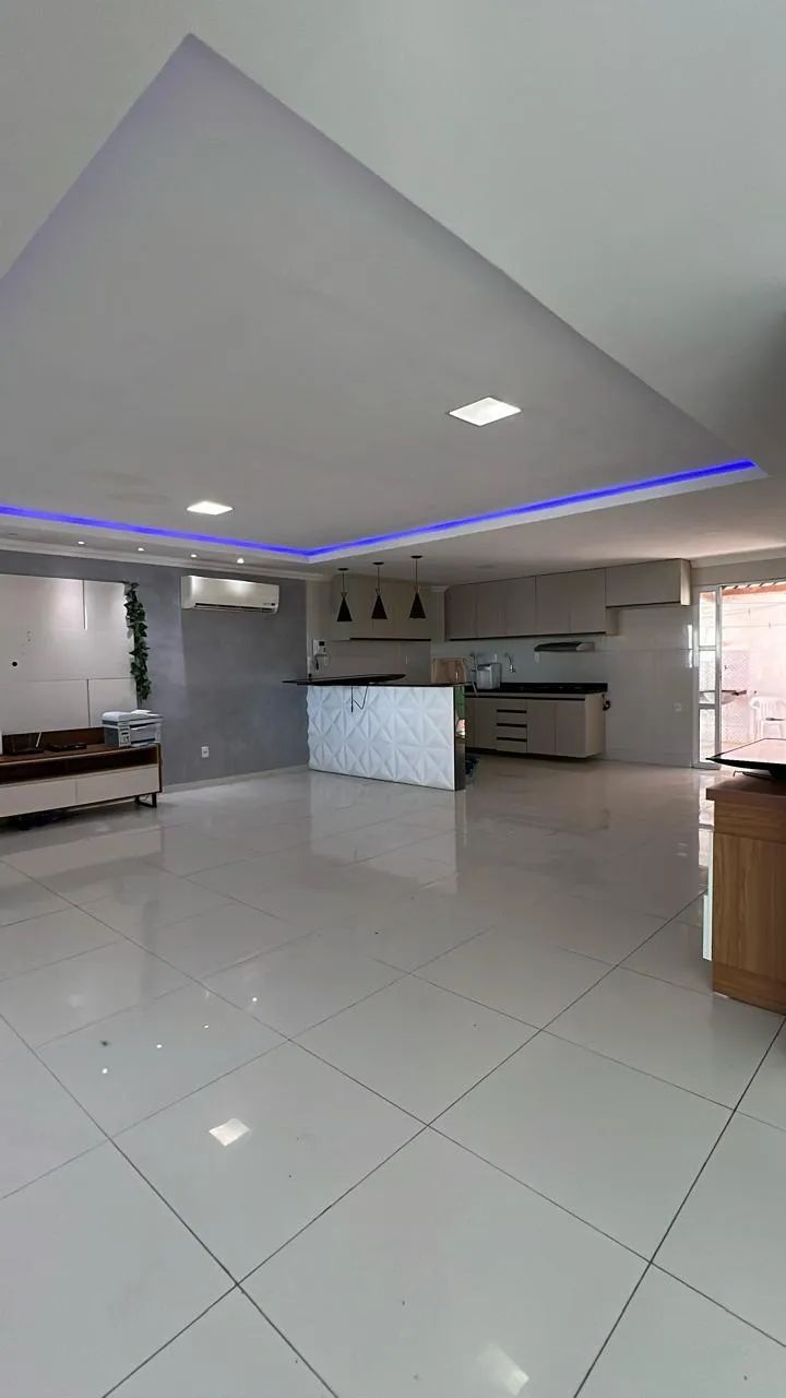 Imóvel para aluguel possui 314 metros quadrados com 4 quartos - Foto 2