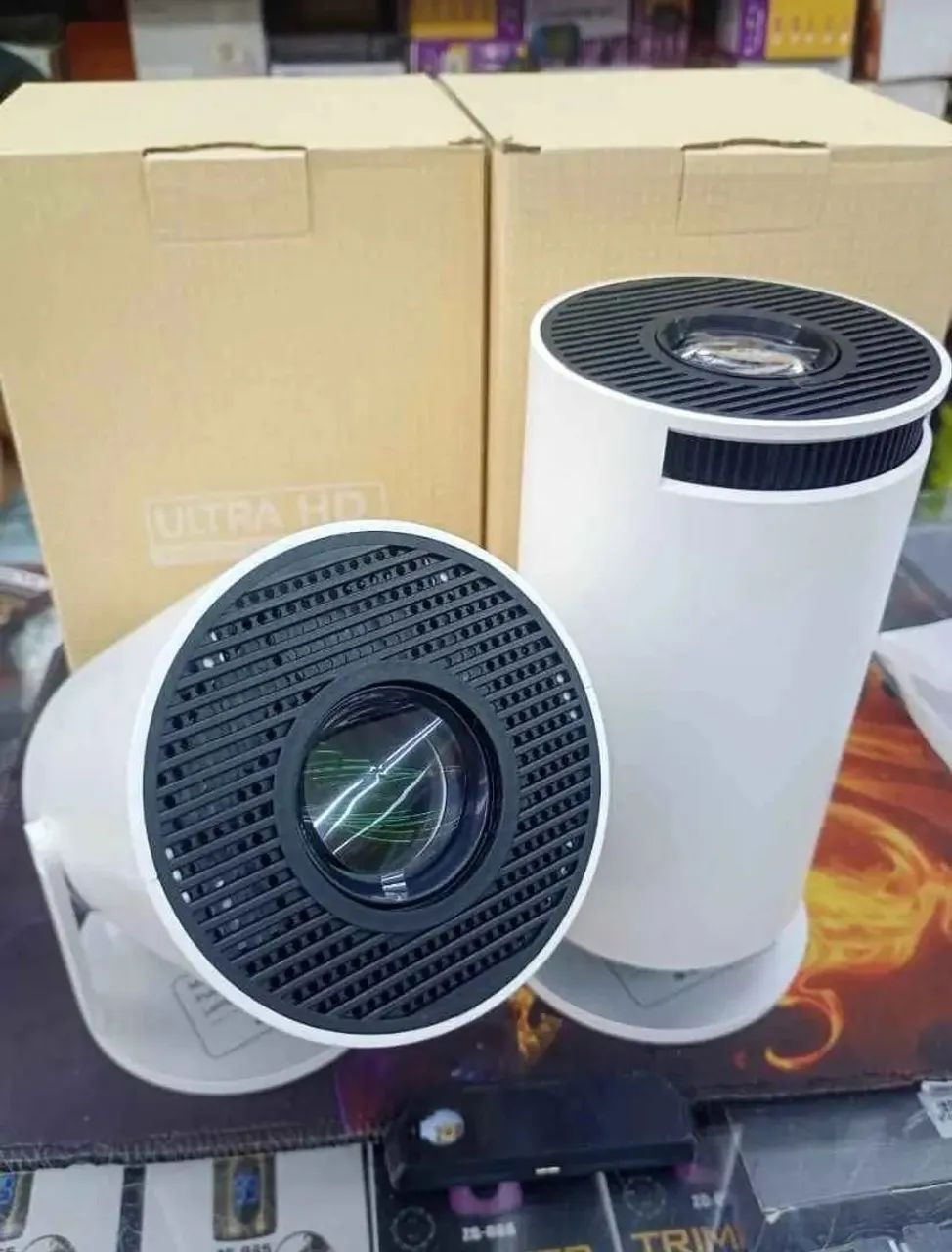 Projetor Portátil HY300 - Sua Tela Gigante
em Qualquer Lugar!