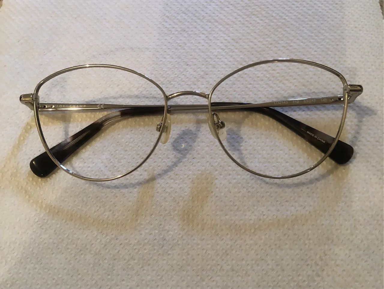 Armação sem lentes em perfeito estado 