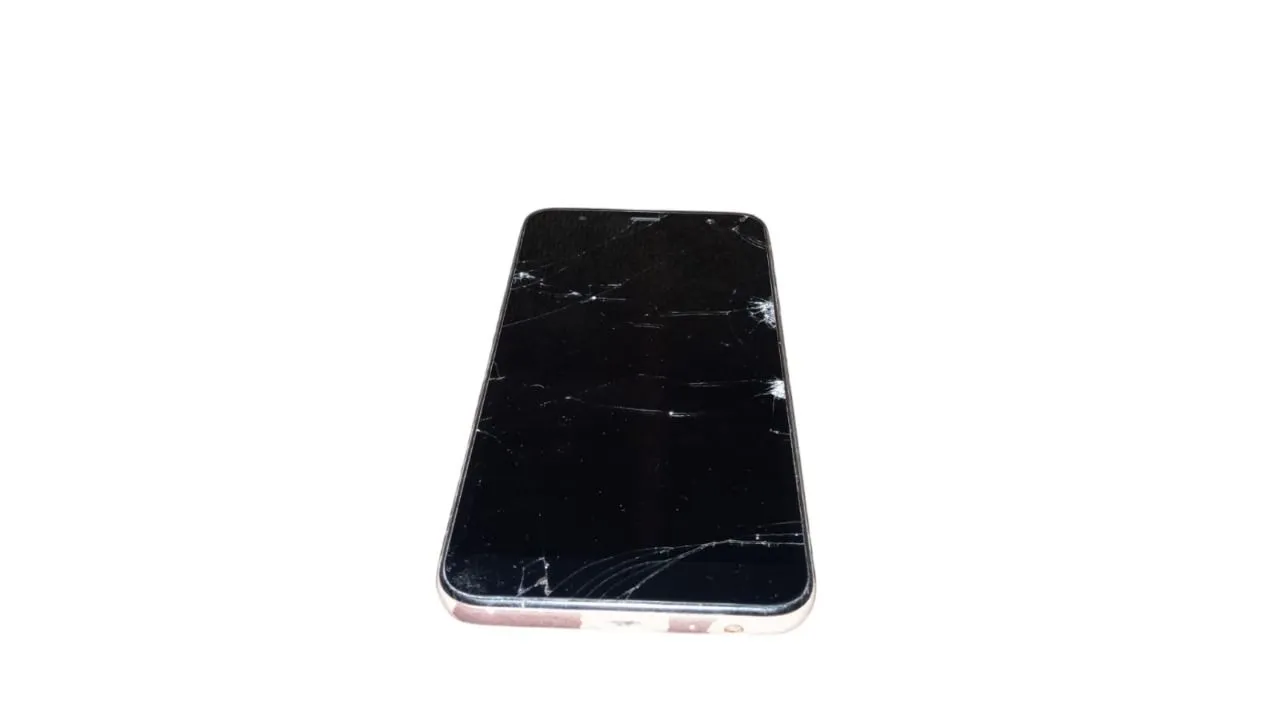 Samsung Galaxy J4 Usado com Tela Quebrada - Aparelho Funcional