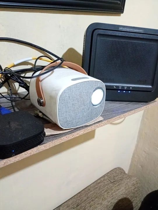 Projetor vendo ou troco por celular  - Foto 2