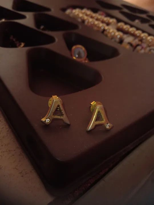 Brincos de Letra A com Pedra apenas $5