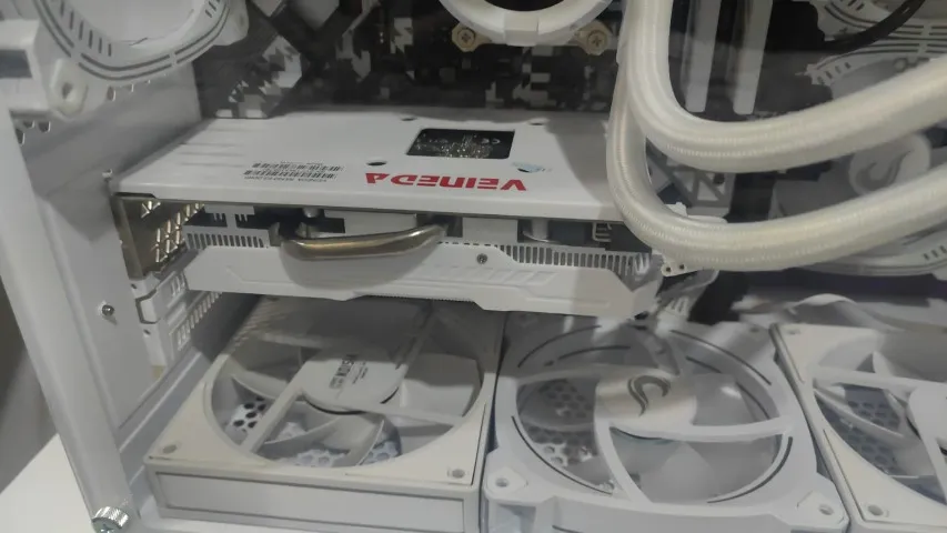RX 580 BRANCA RGB VEINEDA 1 SEMANA DE USO