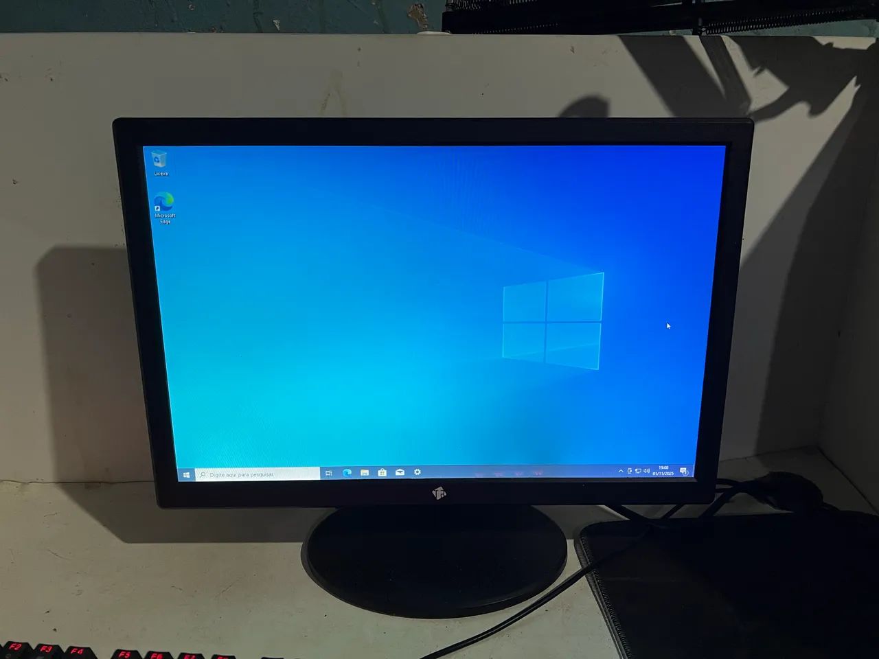 Tronos 17.1 Inch Monitor PERFECT!!!64264604234498120