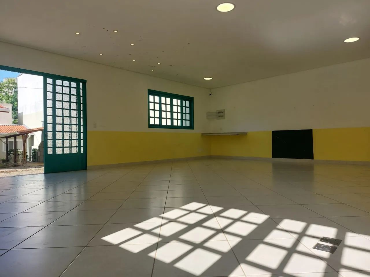 Ponto comercial/Loja/Box para aluguel com 175 metros quadrados em Vila Sofia - São Paulo - - Foto 2
