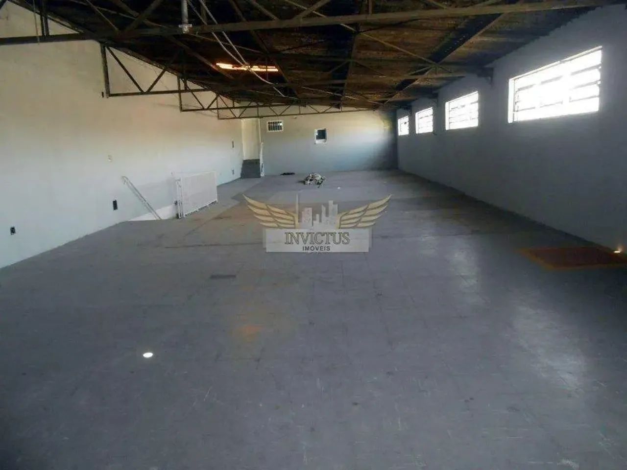 Galpão Comercial/Industrial para Comprar, 718m² - Campanário, Diadema/SP.