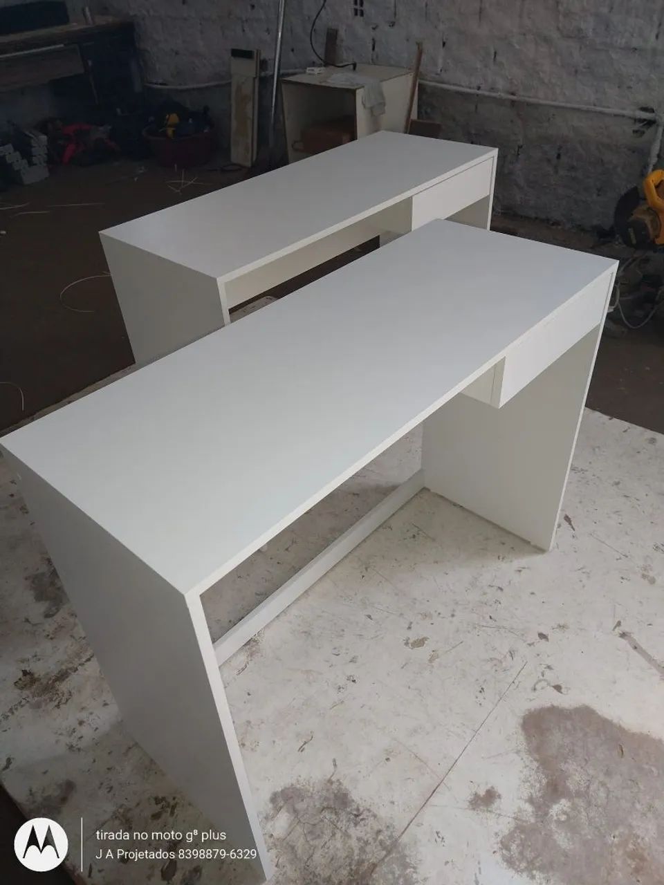 Escrivaninha simples com 1 gaveta