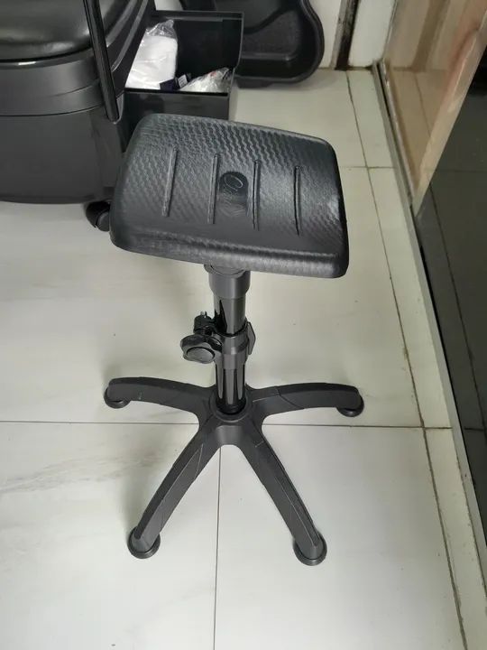 Cadeira de manicure com gaveta + tripé/apoio de pés regulável + carrinho de esmaltes - Foto 2