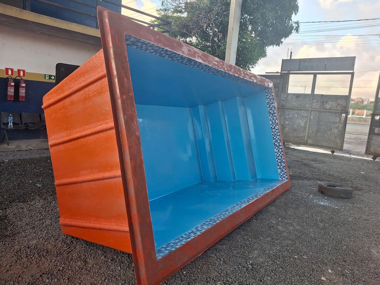 Piscina de fibra de 4 metros pastilhada